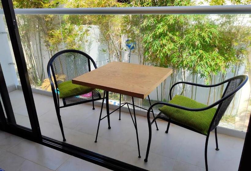 Apartament 1 Sypialnia Widok Basen, Vela S Condos Ocean Front