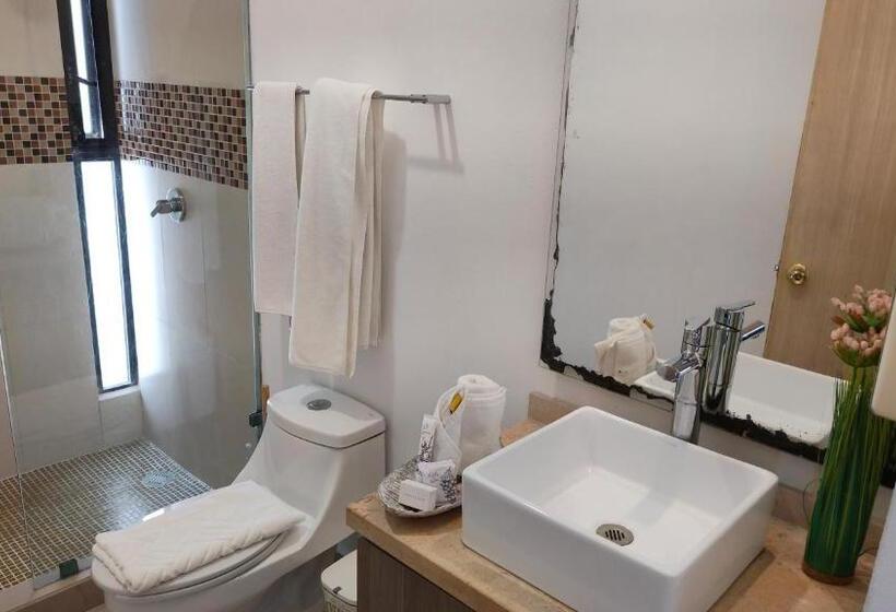 Apartament 1 Sypialnia Widok Boczny Morze, Vela S Condos Ocean Front