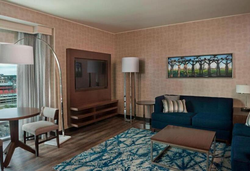 Полулюкс, Buffalo Marriott At Lecom Harborcenter