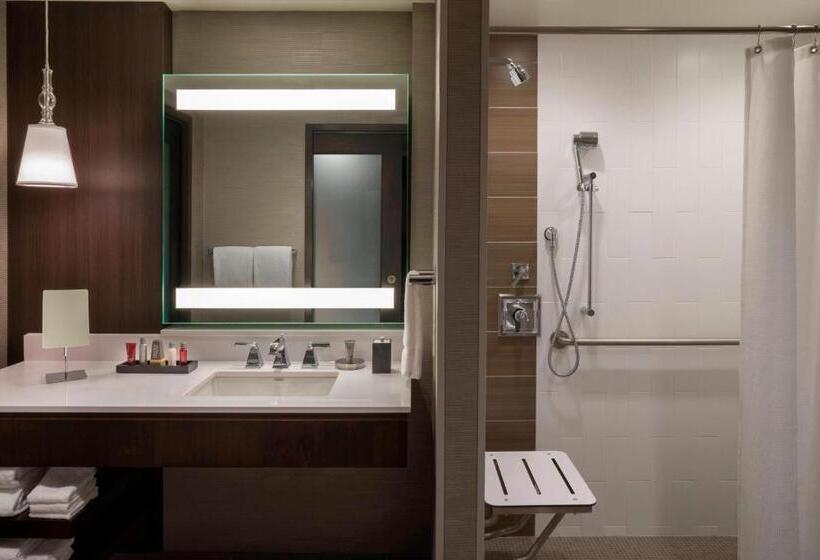 Номер Стандарт Кровать Кинг Адаптированный для Инвалидов, Buffalo Marriott At Lecom Harborcenter