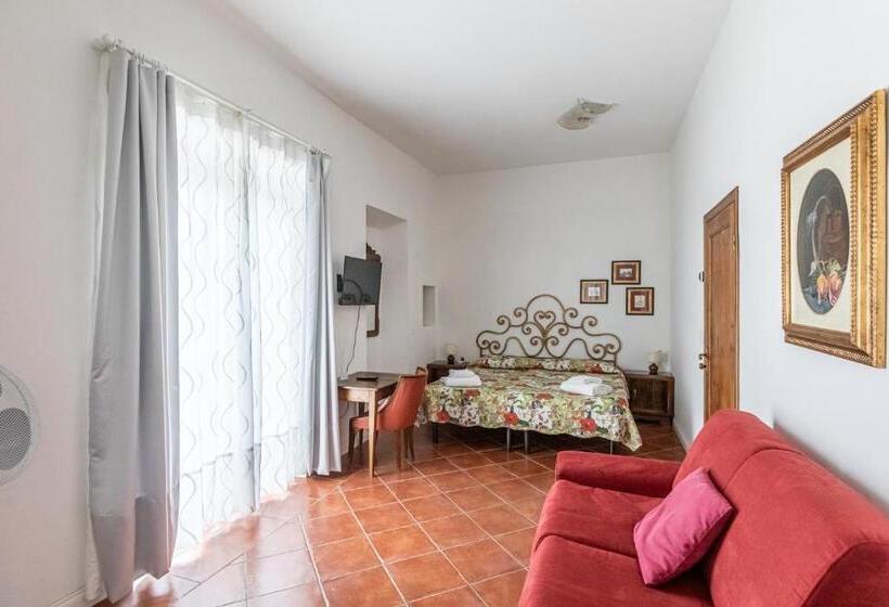 Трехместный Номер Стандарт Вид на Сад, La Locanda Di Adele  Il Giardinetto B&b