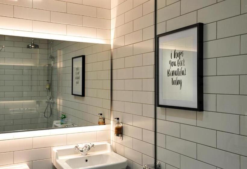 اتاق لوکس با تخت بزرگ, The Gateway Lodge
