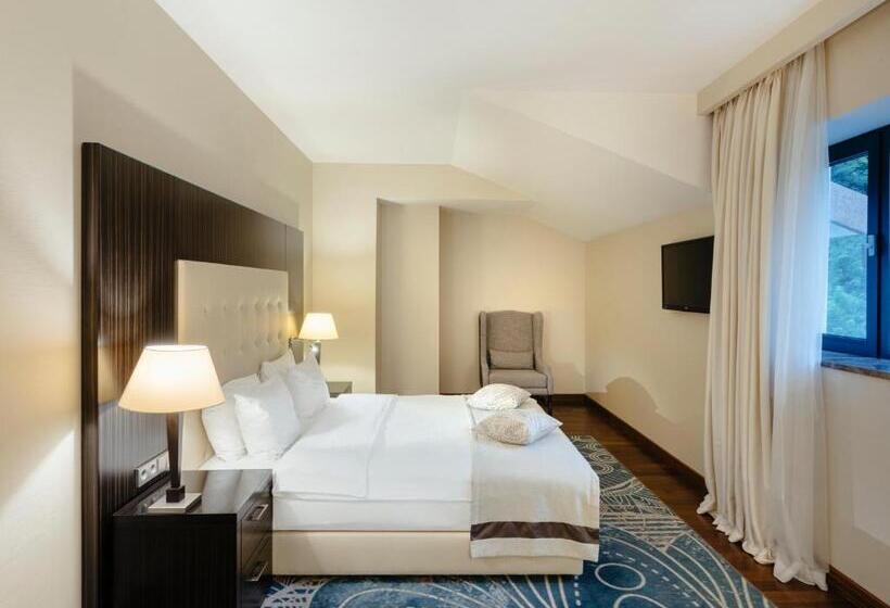 اتاق استاندارد با تخت بزرگ, Crowne Plaza   Borjomi, An Ihg