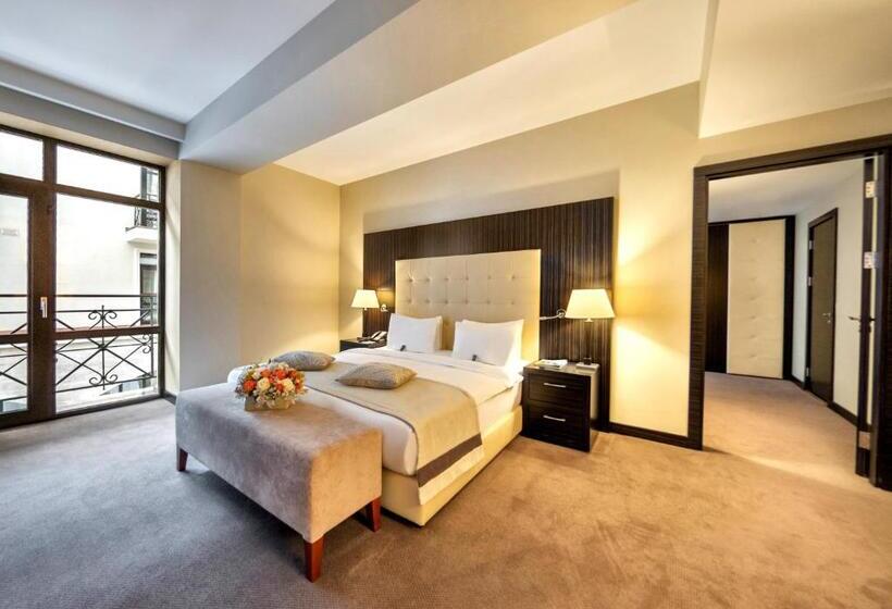 سوئیت 2 خوابه, Crowne Plaza   Borjomi, An Ihg
