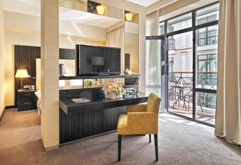 اتاق پریمیوم با بالکن, Crowne Plaza   Borjomi, An Ihg