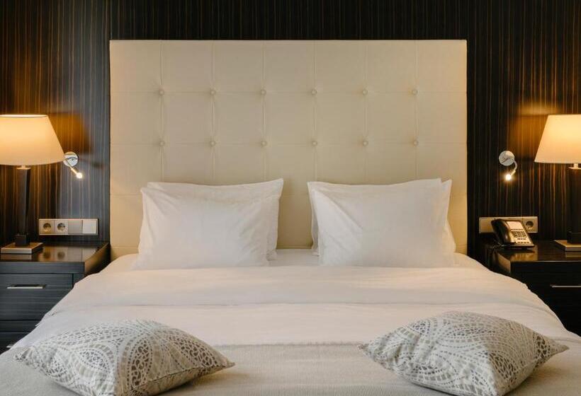 اتاق پریمیوم با بالکن, Crowne Plaza   Borjomi, An Ihg