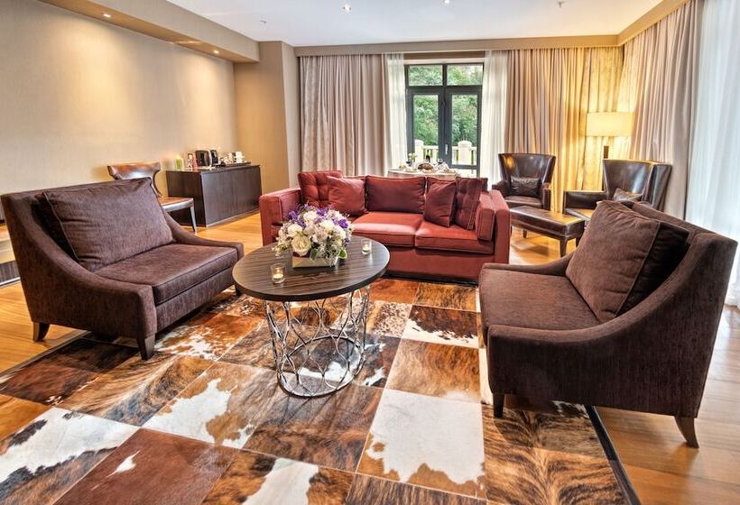 Junior suite with river view, Crowne Plaza   Borjomi, An Ihg