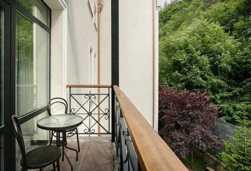 اتاق پریمیوم با بالکن, Crowne Plaza   Borjomi, An Ihg