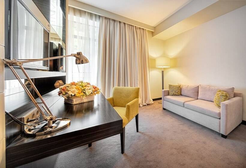 اتاق پریمیوم با بالکن, Crowne Plaza   Borjomi, An Ihg
