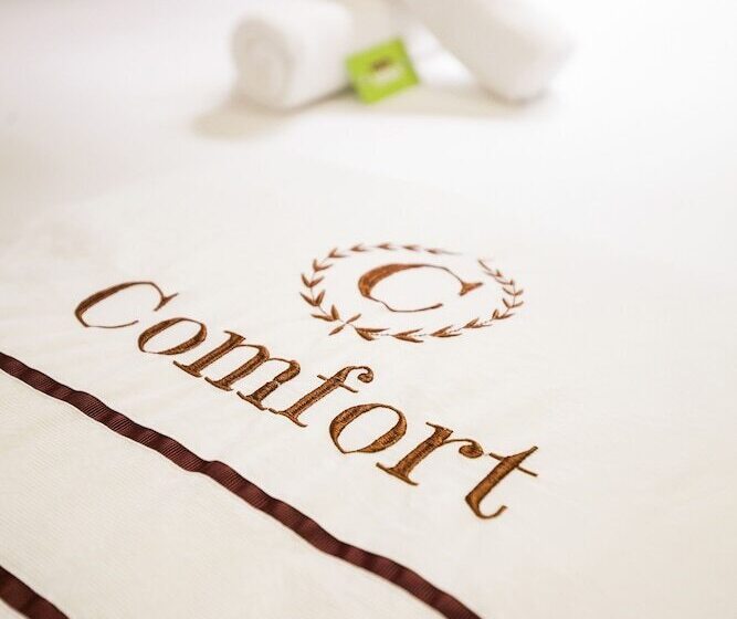 اتاق استاندارد سه نفره, Joyous Guest House