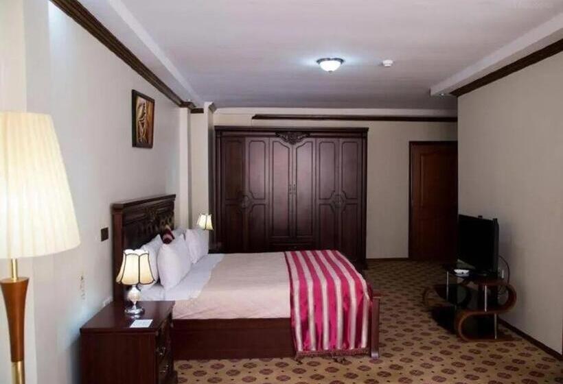 اتاق لوکس, Karisimbi