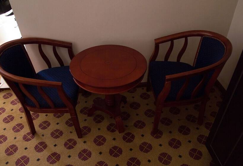 اتاق استاندارد یک نفره, Karisimbi