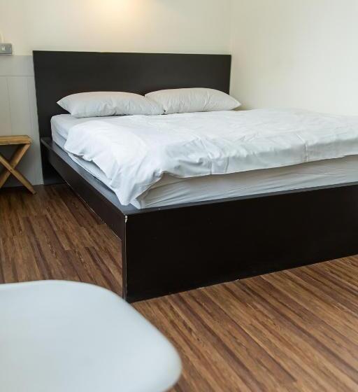 اتاق سوپریور, Mr. Lobster’s Secret Den Design Hostel