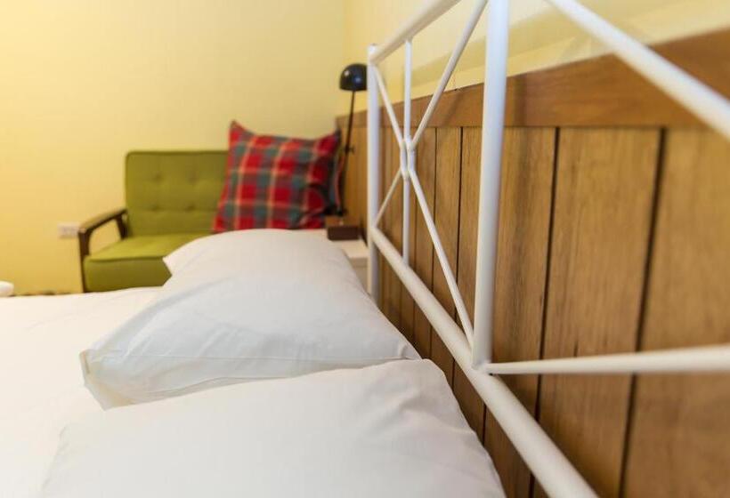 اتاق راحتی, Mr. Lobster’s Secret Den Design Hostel