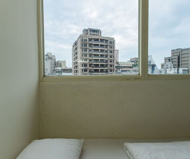 اتاق خانوادگی, Mr. Lobster’s Secret Den Design Hostel