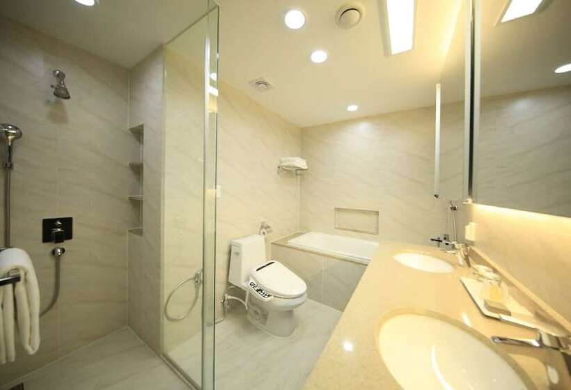 침실 4개 아파트, Orakai Insadong Suites
