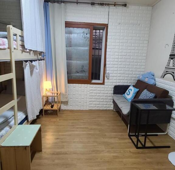 Quarto Estandar Banheiro Compartilhado, Apple Tree Guesthouse