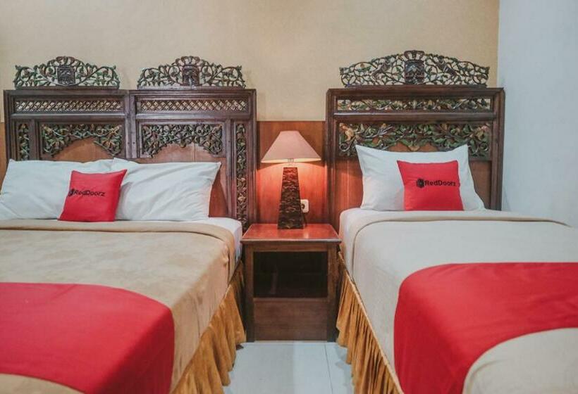 Семейный Номер, Reddoorz Near Galeria Mall 2