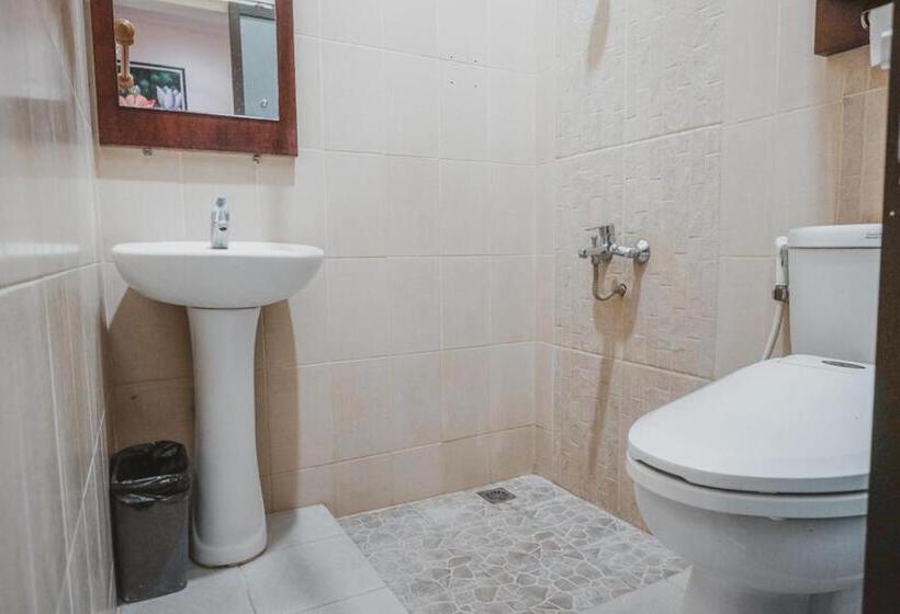 Номер Economy, Reddoorz Near Galeria Mall 2