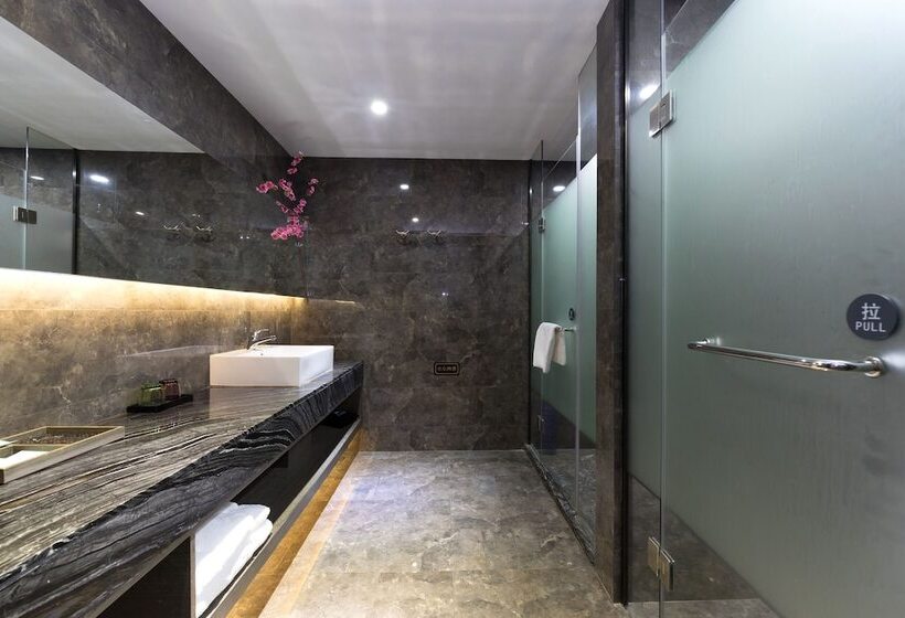 Quarto Estandar, La Quay