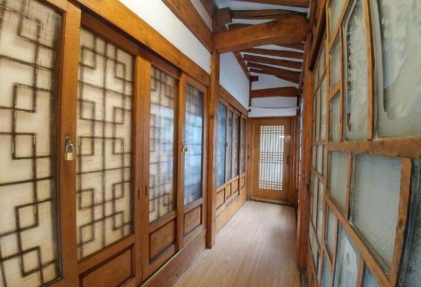 اتاق استاندارد سه نفره, Sophia Hanok Guesthouse