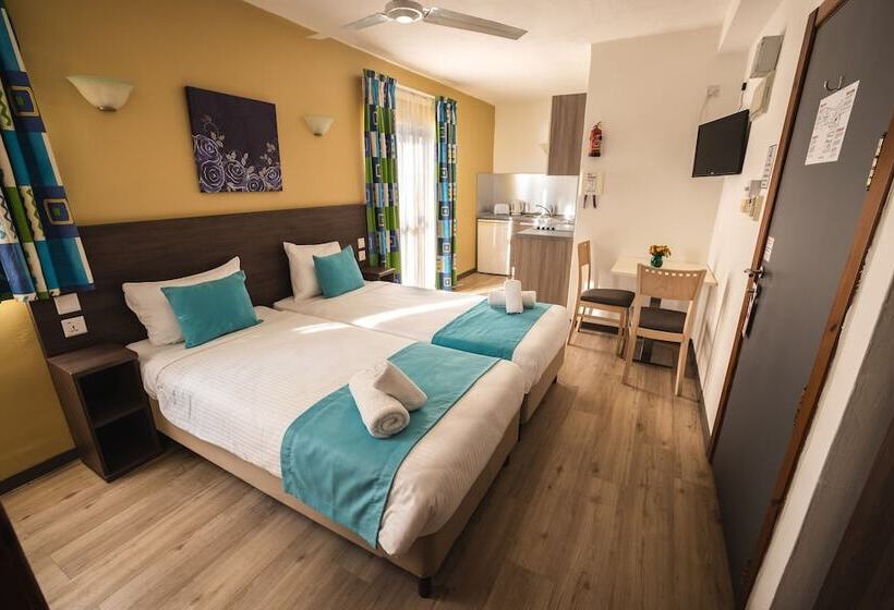 استودیوی استاندارد, Sunseeker Holiday Complex