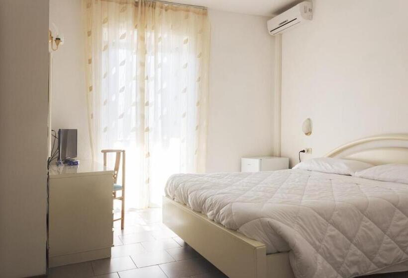 Номер Стандарт Вид на Озеро, Surf Hotel Pier   Montagnoli Group