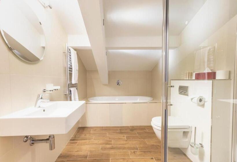 1 Bedroom Penthouse Apartment, Chamois D Or