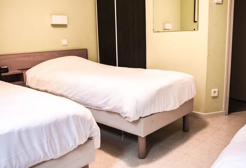 Economy Triple Room, Du Canal