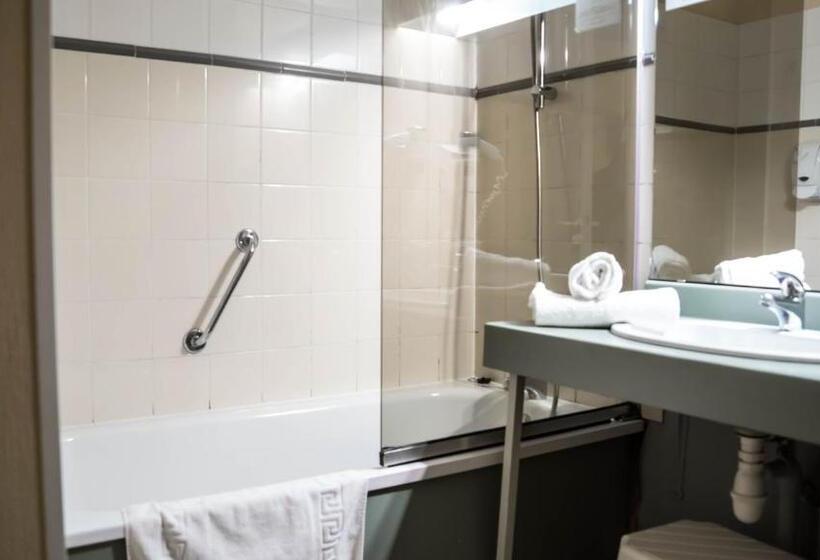 Economy Triple Room, Du Canal