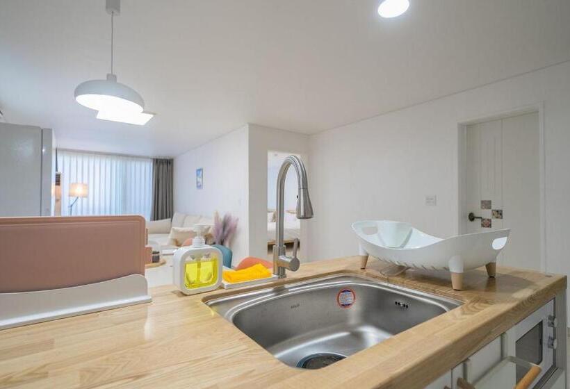 Family Suite, Zio Pinetree