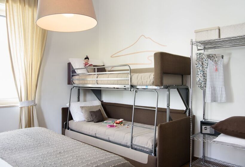 Семейный Номер, La Maison Des Tout Le Monde