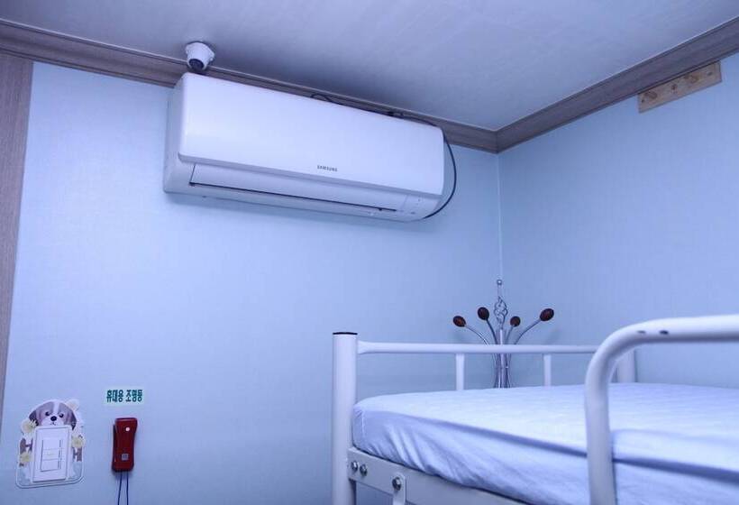 Номер Стандарт Трехместный, Hostel Dahyun