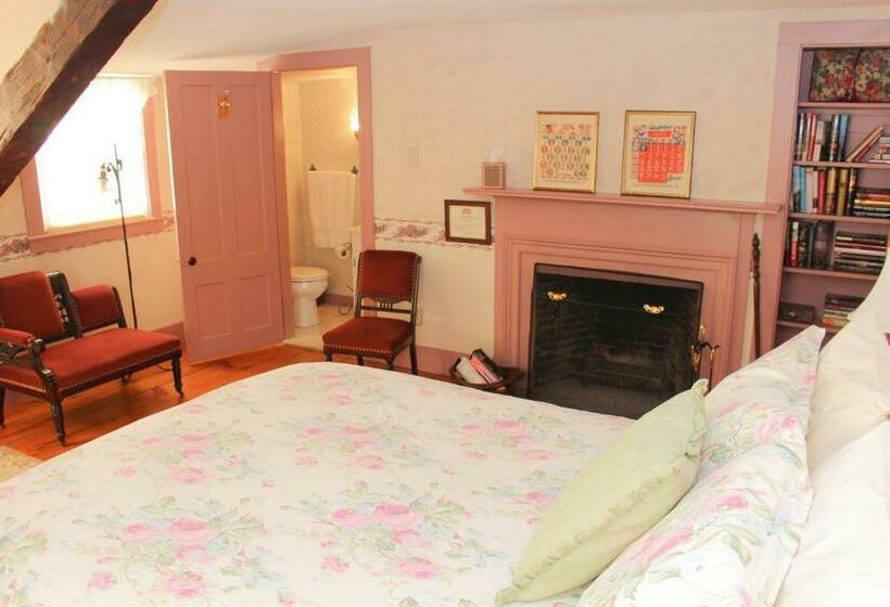 اتاق لوکس, The Nutmeg Inn