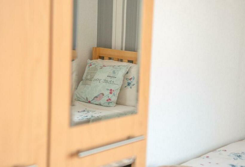 Quarto Estandar, Rosaire Guest House