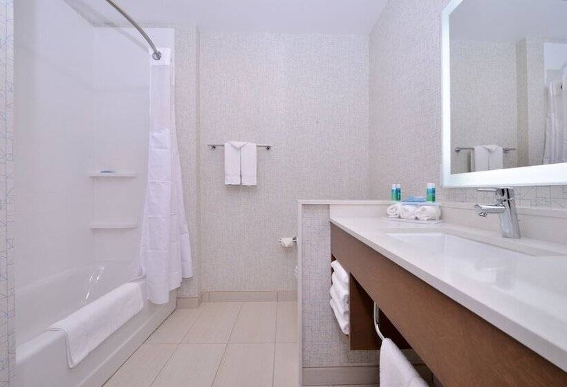Номер Стандарт, Holiday Inn Express & Suites Madison, An Ihg