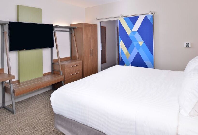 Люкс Адаптированный для Инвалидов, Holiday Inn Express & Suites Madison, An Ihg