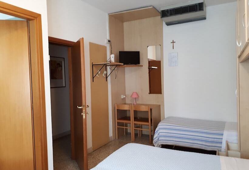 4인용 스탠다드 룸, Villa Dina