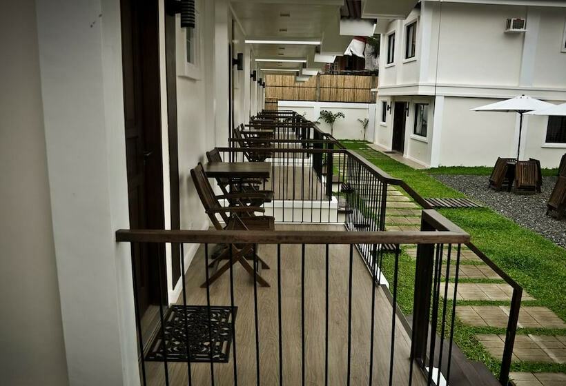 Quarto Estandar com Sacada, Cleon Villas Pension