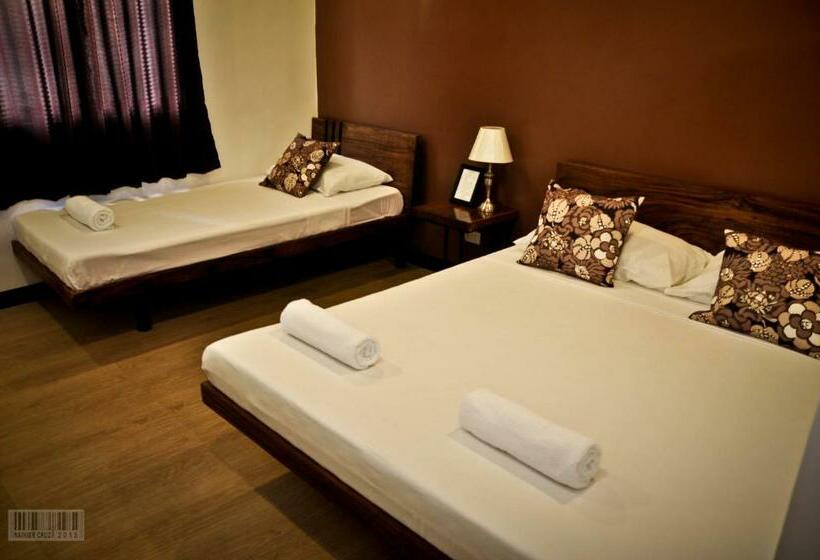 Quarto Triplo Estandar com Sacada, Cleon Villas Pension