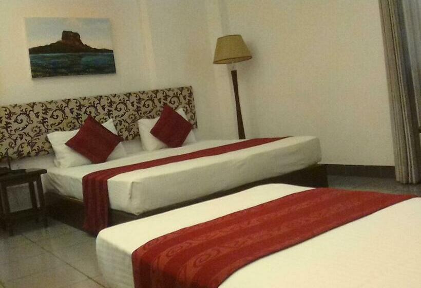 اتاق استاندارد سه نفره, Heaven Seven Kandy