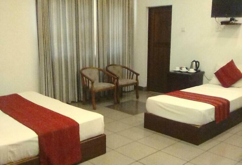 اتاق استاندارد سه نفره, Heaven Seven Kandy