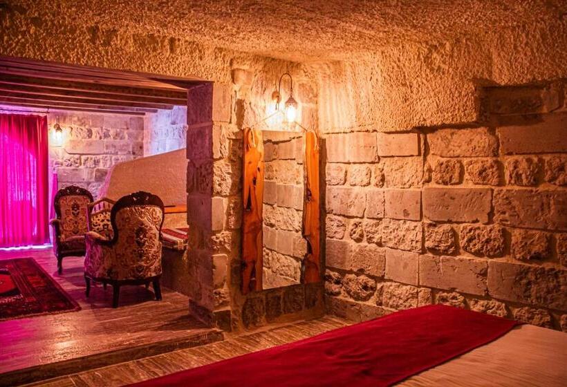 Полулюкс Вид на Сад, Junior Ottoman Cave