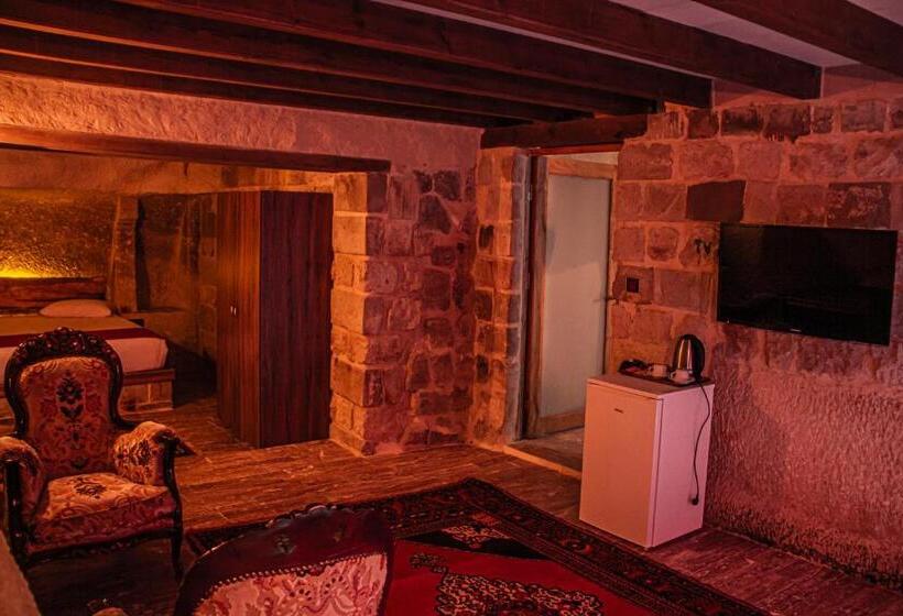 Полулюкс Вид на Сад, Junior Ottoman Cave