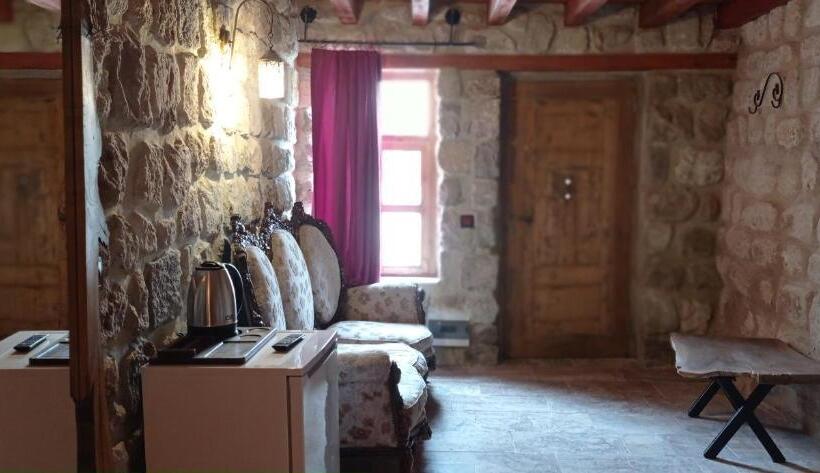 Полулюкс, Junior Ottoman Cave