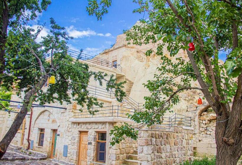 Номер Стандарт, Junior Ottoman Cave