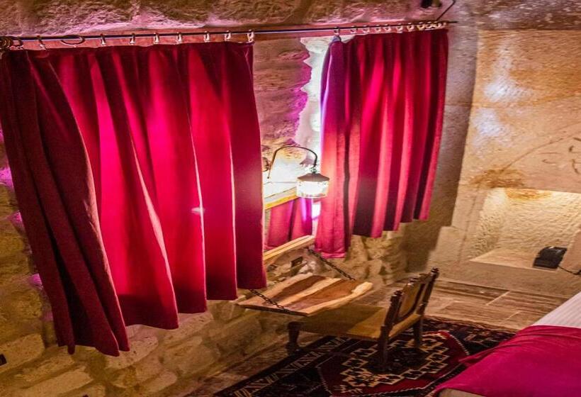 Номер Стандарт, Junior Ottoman Cave