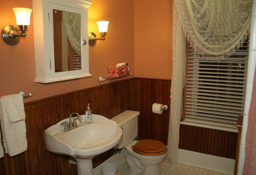 Апартаменты 1 Спальня Нижний Этаж, South Broadway Manor B&b   Near Fallingwater, Ohiopyle State Park, Hiking & Biking Trails Gap