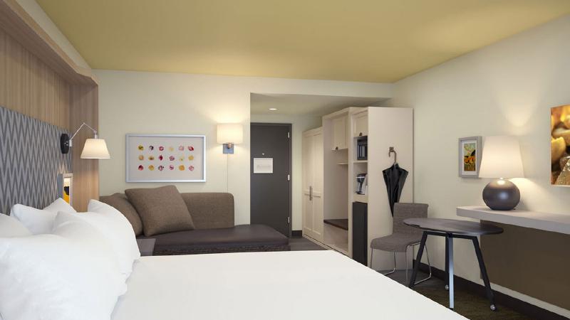 스위트 킹사이즈 침대, Americinn By Wyndham Hartford Sd