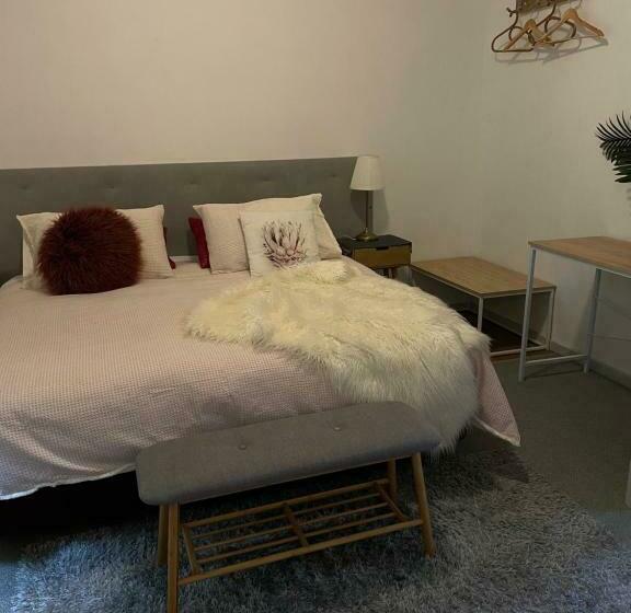 스탠다드 룸 킹사이즈 침대, Butlers Guesthouse